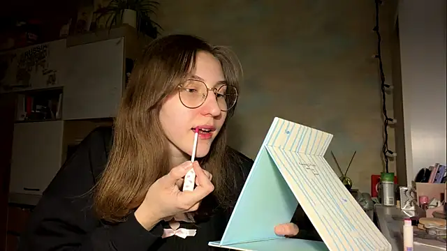 Miaaa Moon online show from March 19, 2026, 6:41 pm