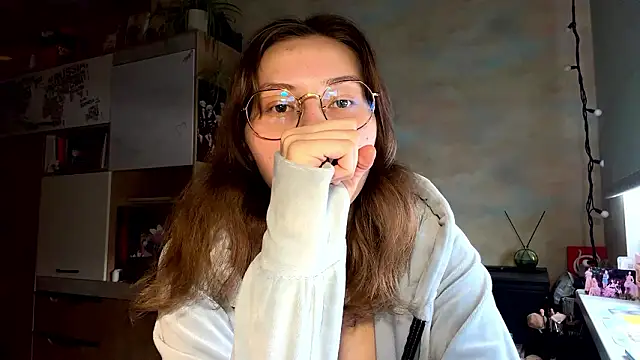 Miaaa Moon online show from March 4, 2026, 1:19 pm