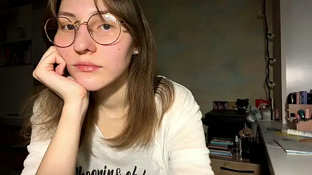 Snapshot of Miaaa_Moon chatting on February 10, 2026, 4:28 pm Miaaa Moon online show from February 10, 2026, 4:28 pm