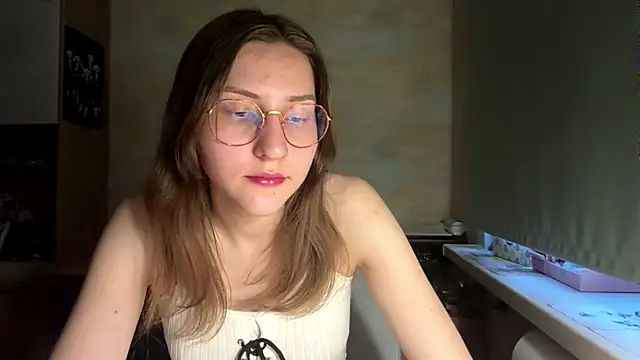 Miaaa Moon online show from May 16, 2026, 4:39 pm