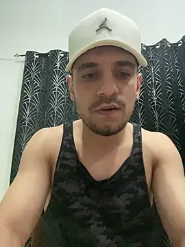 alessand180521 online show from February 17, 2026, 10:40 pm