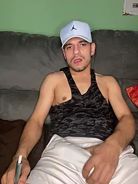 alessand180521 online show from February 16, 2026, 4:38 pm