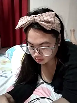 Zyramae 25 online show from March 14, 2026, 5:19 pm