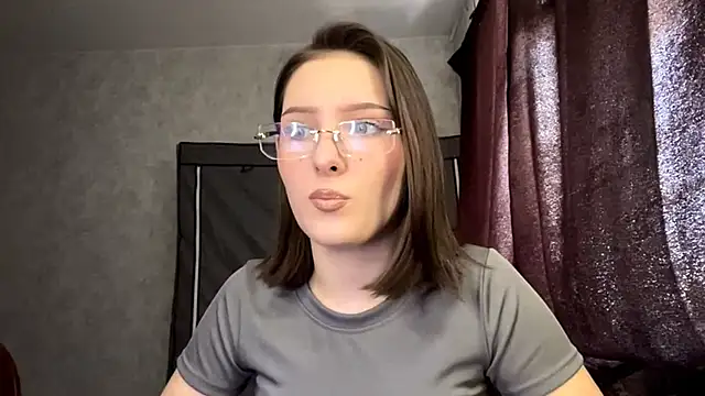 FoxieFlare online show from March 22, 2026, 5:10 am