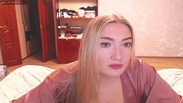 Snapshot of MiraRoy chatting on February 1, 2026, 2:37 pm MiraRoy online show from February 1, 2026, 2:37 pm