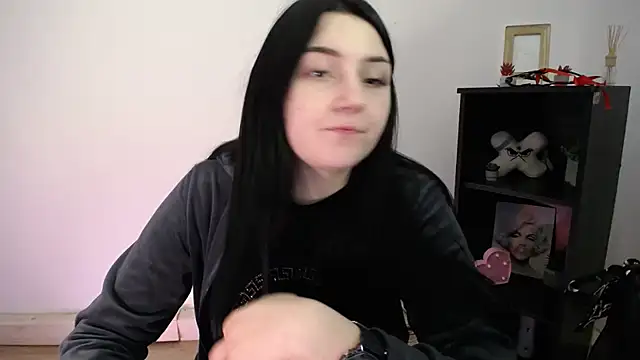 Snapshot of TurnMe_On chatting on February 13, 2026, 1:11 pm TurnMe On online show from February 13, 2026, 1:11 pm