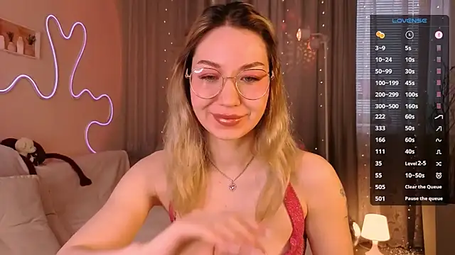 Snapshot of lusciousslily chatting on March 18, 2026, 3:31 am lusciousslily online show from March 18, 2026, 3:31 am