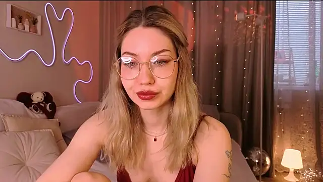 Snapshot of lusciousslily chatting on March 14, 2026, 2:39 am lusciousslily online show from March 14, 2026, 2:39 am
