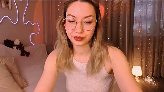 Snapshot of lusciousslily chatting on March 10, 2026, 1:53 am lusciousslily online show from March 10, 2026, 1:53 am