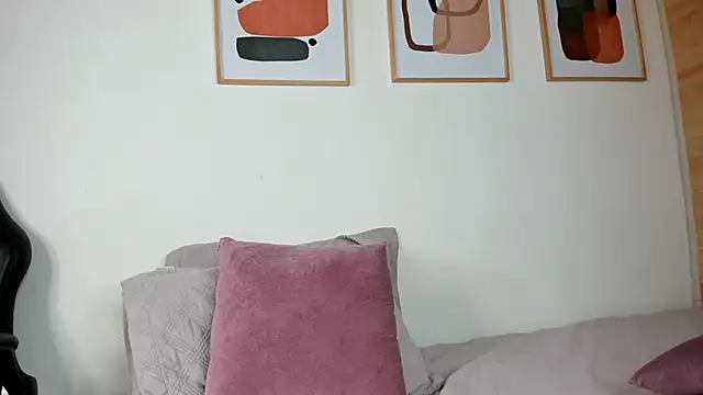 Snapshot of Melodi_20 chatting on February 13, 2026, 11:43 am Melodi 20 online show from February 13, 2026, 11:43 am