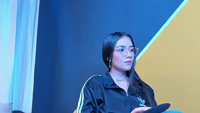 Vaiolletcooper online show from April 1, 2026, 1:52 pm