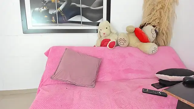 CHEVI BROWN20CM online show from February 3, 2026, 8:14 pm