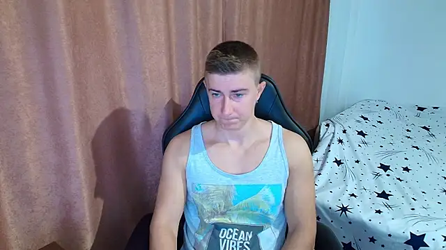 TodMusclePower9 online show from February 3, 2026, 4:32 am