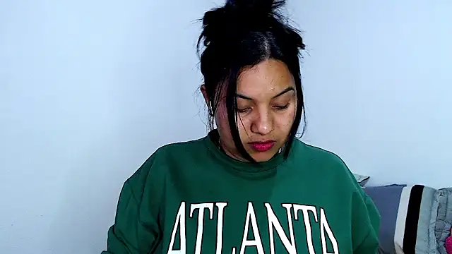 Snapshot of emily-rousee- chatting on February 27, 2026, 2:45 am emily-rousee- online show from February 27, 2026, 2:45 am