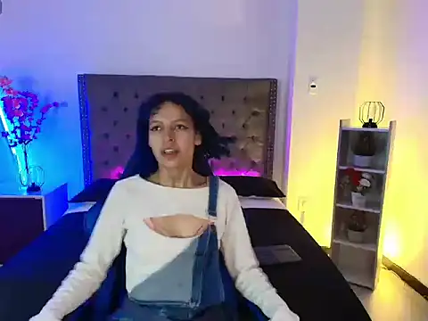 Snapshot of HannahBlue_ chatting on February 23, 2026, 12:28 pm HannahBlue online show from February 23, 2026, 12:28 pm