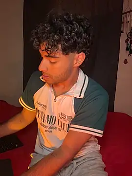 Snapshot of its_alejandro27 chatting on February 19, 2026, 1:13 am its alejandro27 online show from February 19, 2026, 1:13 am