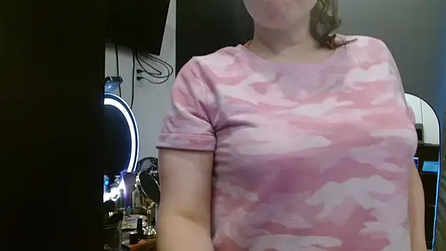 Snapshot of HazelSkyesChat chatting on February 13, 2026, 8:31 pm HazelSkyesChat online show from February 13, 2026, 8:31 pm