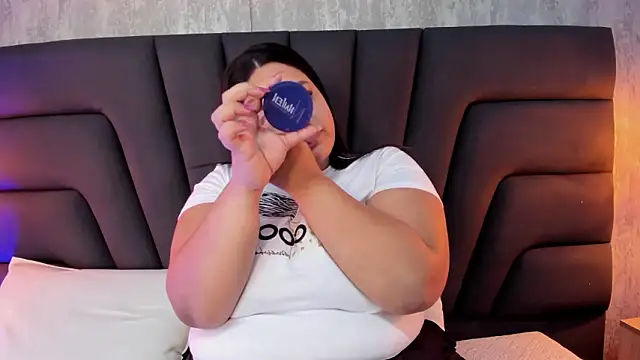 Maya curvy online show from March 8, 2026, 5:00 am