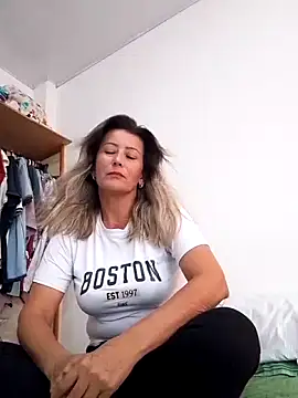 wessAndSandri online show from April 17, 2026, 7:49 pm