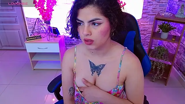 Snapshot of butterflyx39 chatting on February 3, 2026, 11:04 am butterflyx39 online show from February 3, 2026, 11:04 am