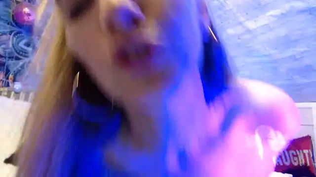 Snapshot of Roxxxanne069 chatting on March 11, 2026, 4:39 am Roxxxanne069 online show from March 11, 2026, 4:39 am