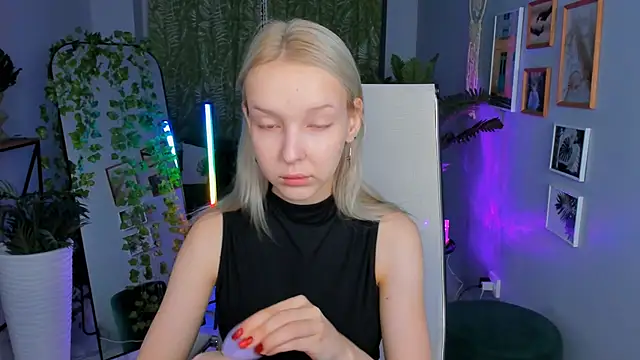 MaoqiBeverly online show from March 27, 2026, 5:27 am