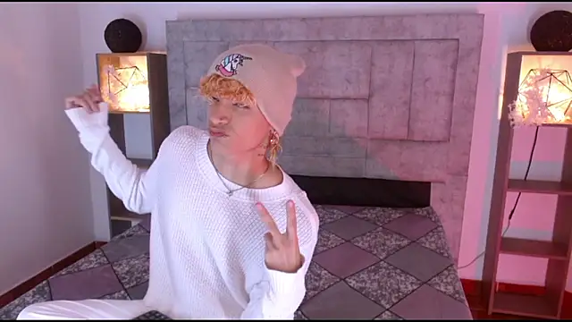 lucke collins22 online show from February 3, 2026, 6:11 am