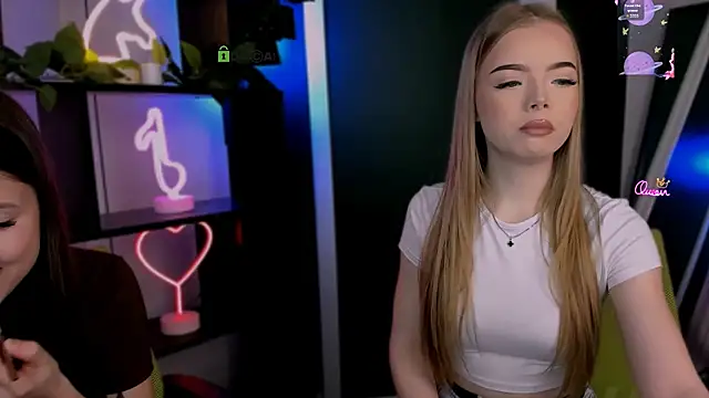 arianaa cat online show from March 21, 2026, 8:19 am