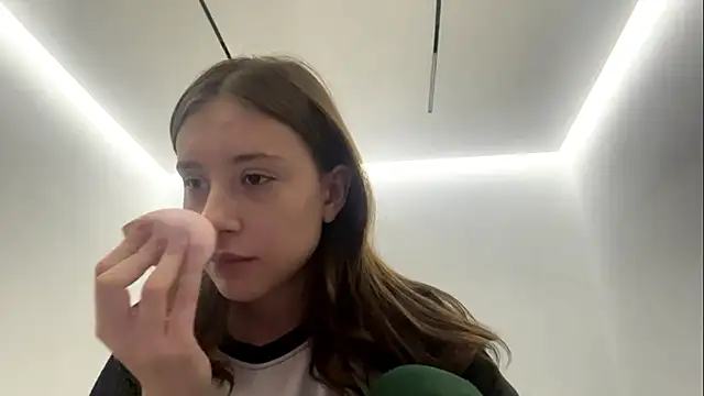 Snapshot of SofiaBlumer chatting on February 7, 2026, 3:09 pm SofiaBlumer online show from February 7, 2026, 3:09 pm