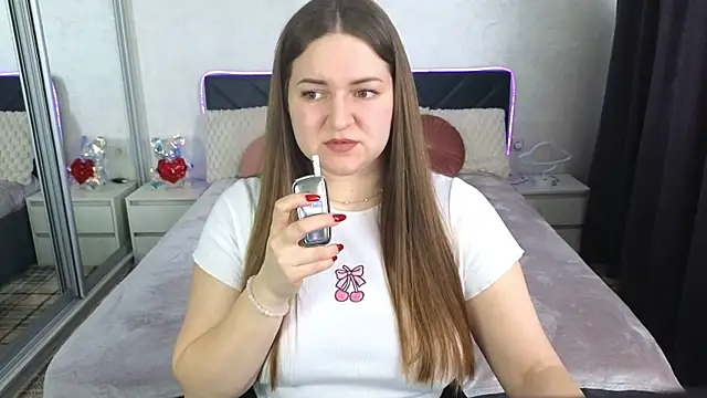 Eva Luxx online show from April 2, 2026, 8:10 am