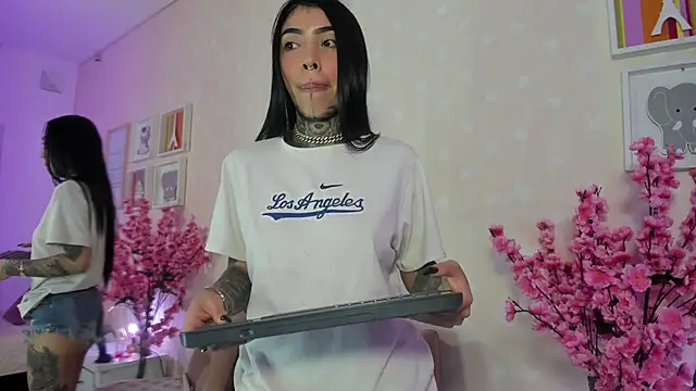 Ashley Blum  online show from February 19, 2026, 11:40 am