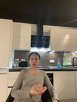 Just-Lilly online show from April 10, 2026, 1:51 pm