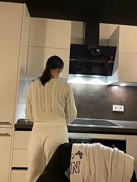 Just-Lilly online show from April 5, 2026, 3:13 am