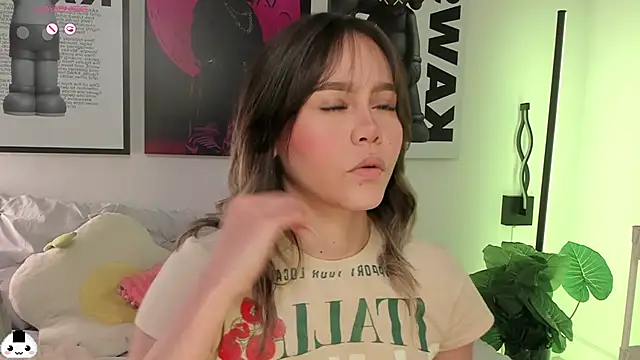 Hey lucy   online show from April 6, 2026, 11:33 am