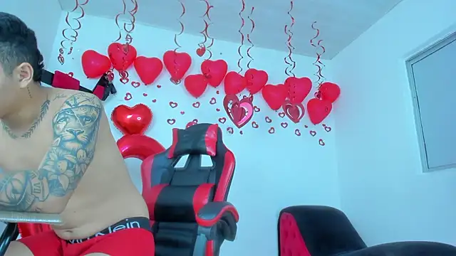 Snapshot of Steven_and_Camilo18 chatting on February 14, 2026, 11:32 am Steven and Camilo18 online show from February 14, 2026, 11:32 am