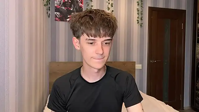 Snapshot of Sweet_Dude chatting on June 3, 2026, 4:12 pm Sweet Dude online show from June 3, 2026, 4:12 pm