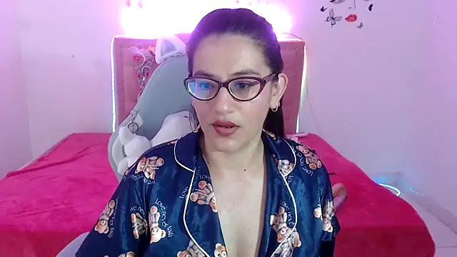 snowhot-69 online show from May 12, 2026, 9:04 am