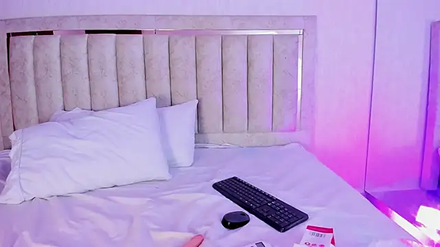 SeleneSantana online show from February 27, 2026, 9:47 pm