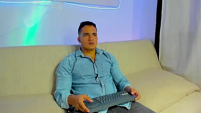 jhon nicolas online show from March 1, 2026, 9:59 pm