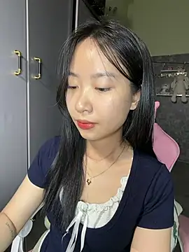 Linne6789 online show from May 6, 2026, 4:55 pm