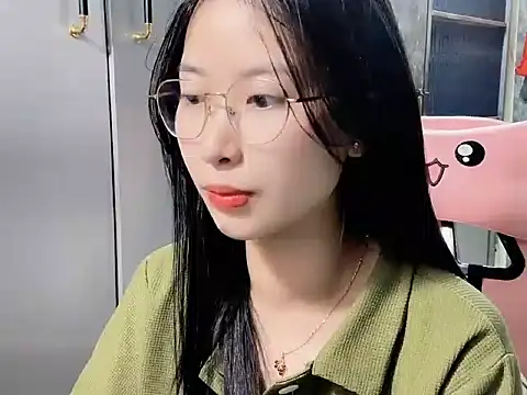 Snapshot of Linne6789 chatting on February 28, 2026, 3:28 am Linne6789 online show from February 28, 2026, 3:28 am