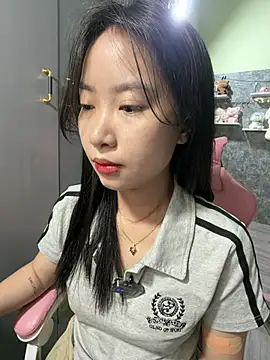 Linne6789 online show from May 6, 2026, 4:49 am