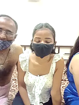 HoneyHush online show from April 10, 2026, 9:49 am