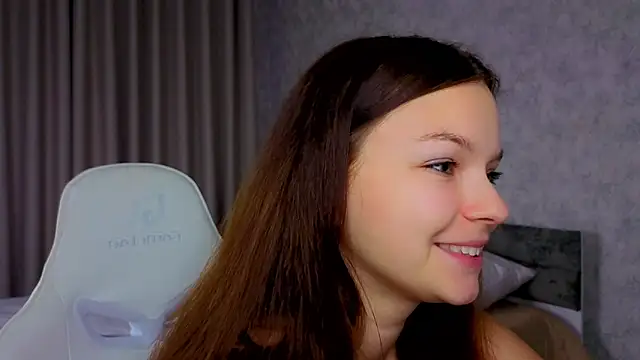 Snapshot of ElizaPizza chatting on June 1, 2026, 6:29 pm ElizaPizza online show from June 1, 2026, 6:29 pm