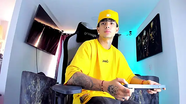 Snapshot of miguel_aguirre_ chatting on March 2, 2026, 12:56 pm miguel aguirre online show from March 2, 2026, 12:56 pm