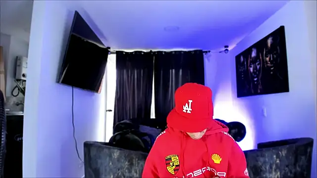 Snapshot of miguel_aguirre_ chatting on February 25, 2026, 12:27 pm miguel aguirre online show from February 25, 2026, 12:27 pm