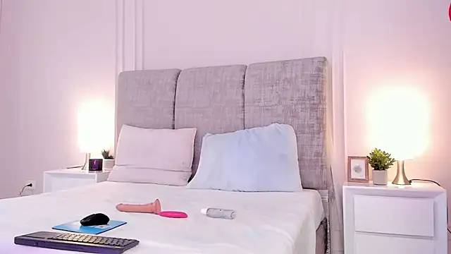 PenelopeSaenz  online show from March 31, 2026, 5:48 pm