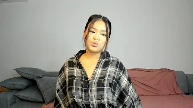 luna yum online show from February 8, 2026, 2:15 pm