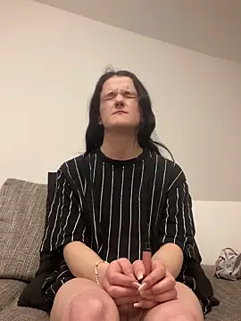 LeonieClaire online show from February 28, 2026, 5:12 pm