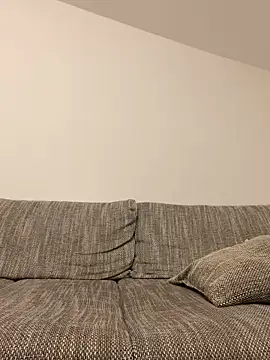 LeonieClaire online show from February 11, 2026, 4:51 pm